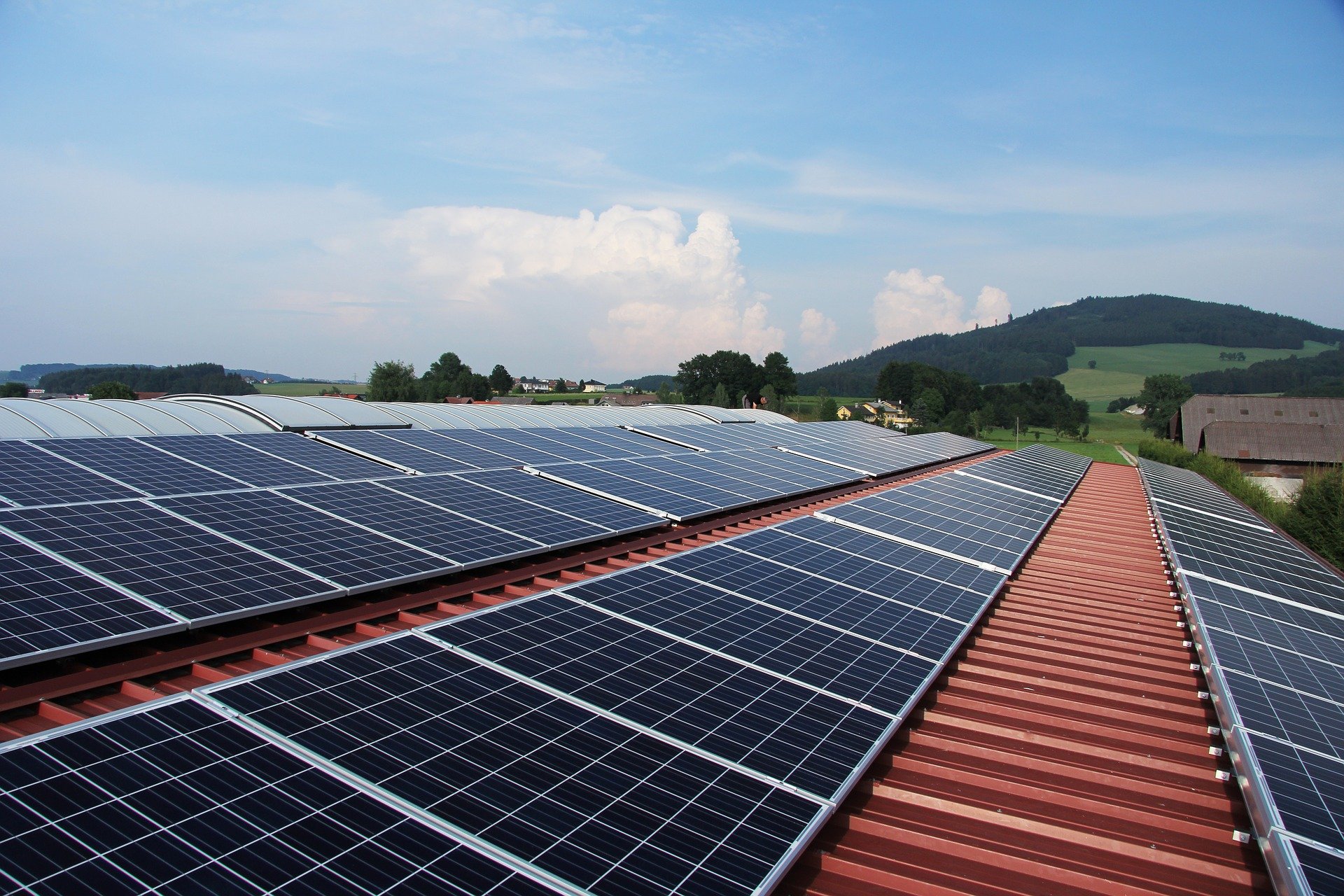 Photobvoltaik-Anlagen auf einem Dach